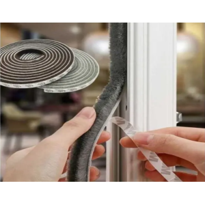 FITA DE VEDAÇÃO COM PELOS P/ PORTAS E JANELAS 11MM X 5M BOM-1342